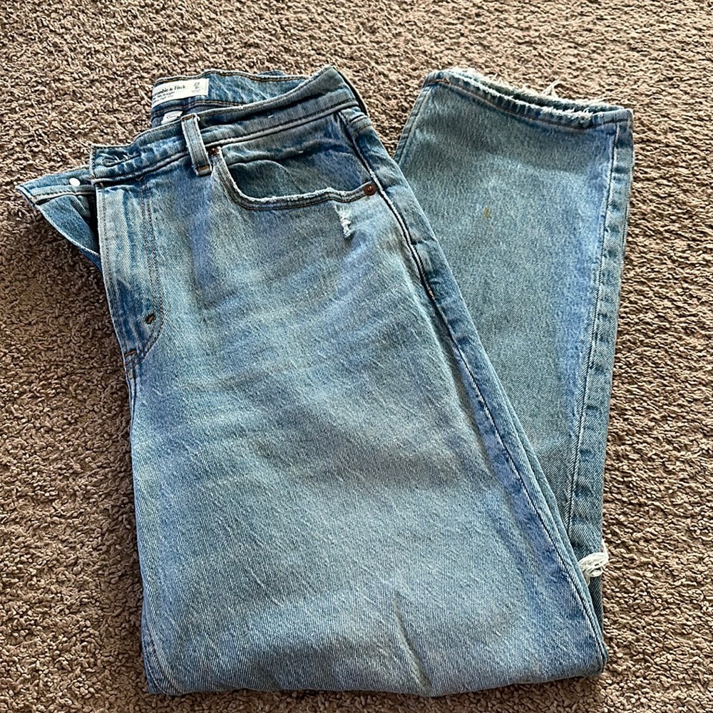Abercrombie the 90’s straight ultra high rise jeans in 29/8 in length S